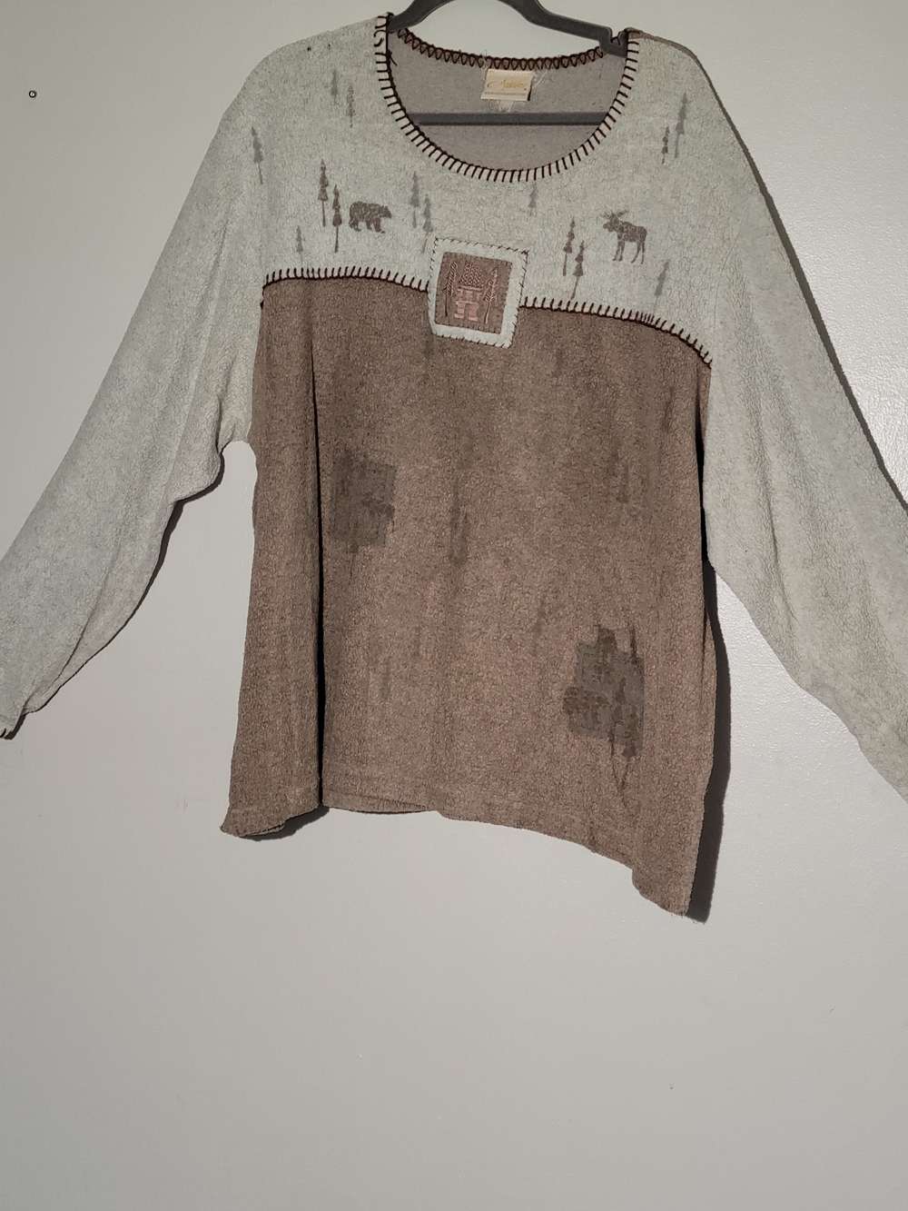 Artisan Two-Tone Crewneck Sweater in Cream and Brown with Wildlife Motifs